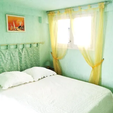 Holiday Avenue Des Semis ロワイヤン